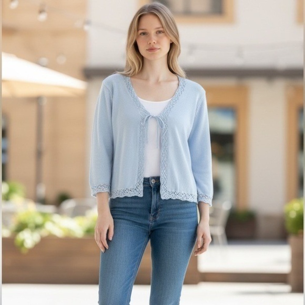 First Issue Liz Claiborne Light Blue Knit Cropped Cardigan Sweater M - Picture 4 of 4